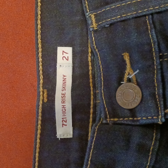 Levis, classic dark denim. Skinny fit size 27 - Picture 4 of 4